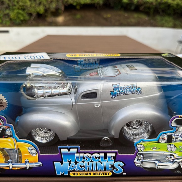 Muscle Machines 40 Sedan Delivery SEMA 2003 1:18 Scale Diecast Car In Box Silver - Picture 13 of 13